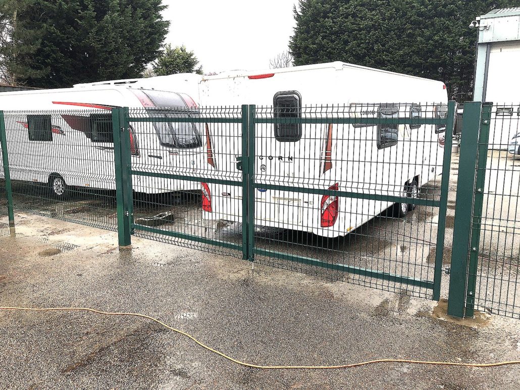 Commercial fencing